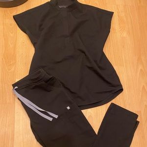 FIGS SCRUBS IN CLASSIC BLACK